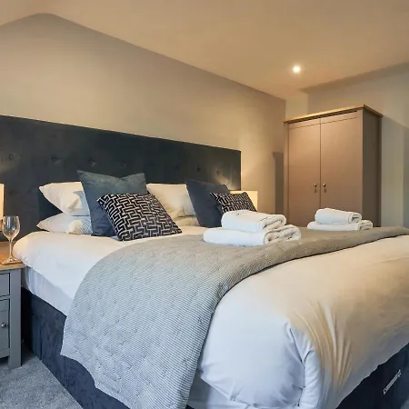 Upper Sheriff's Place *