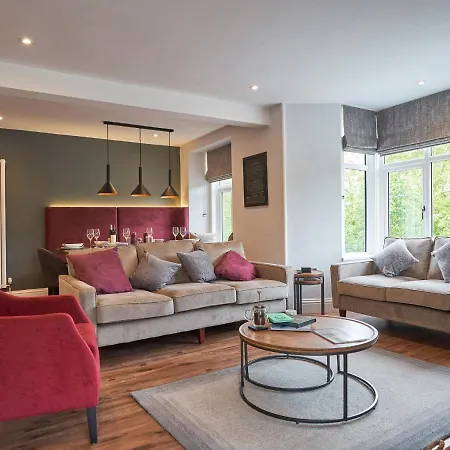 Upper Sheriff's Place * Windermere