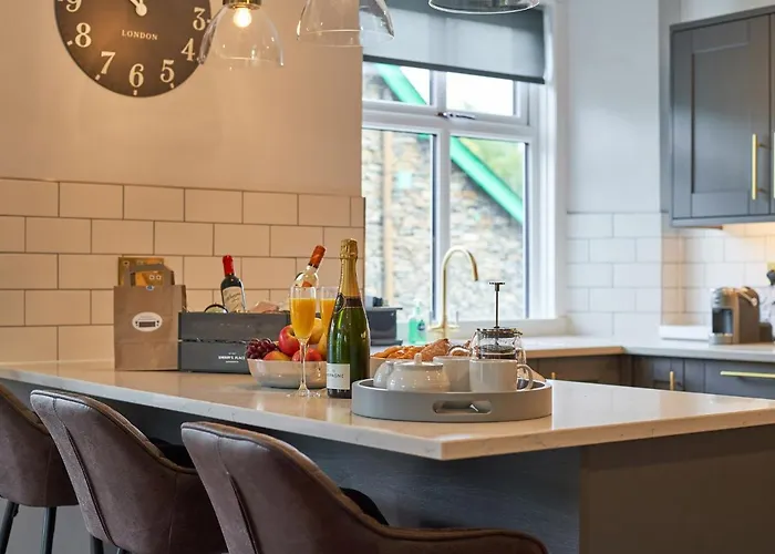 Upper Sheriff's Place * Windermere