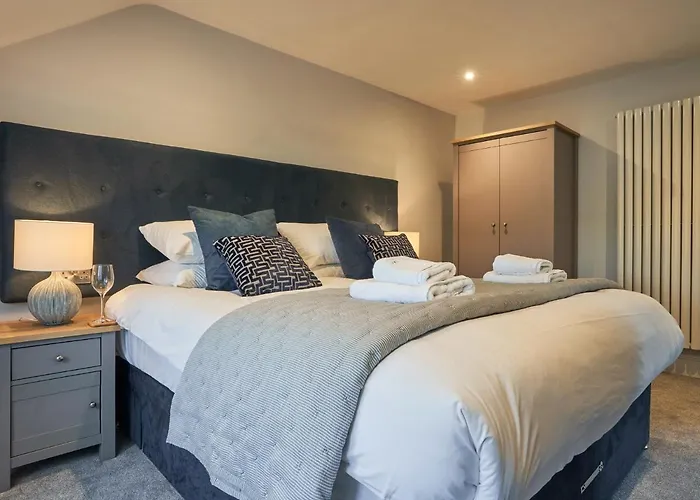 Upper Sheriff's Place *