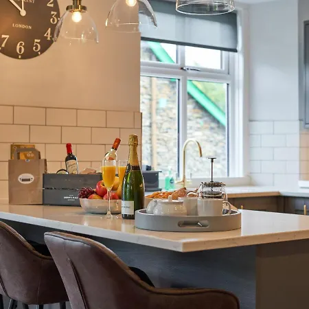 Upper Sheriff's Place * 温德米尔